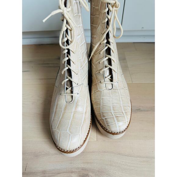 Anthropologie Platform Boot SZ40/ 9.5 Stompy Creme Alligator Embossed Leather - Picture 6 of 9